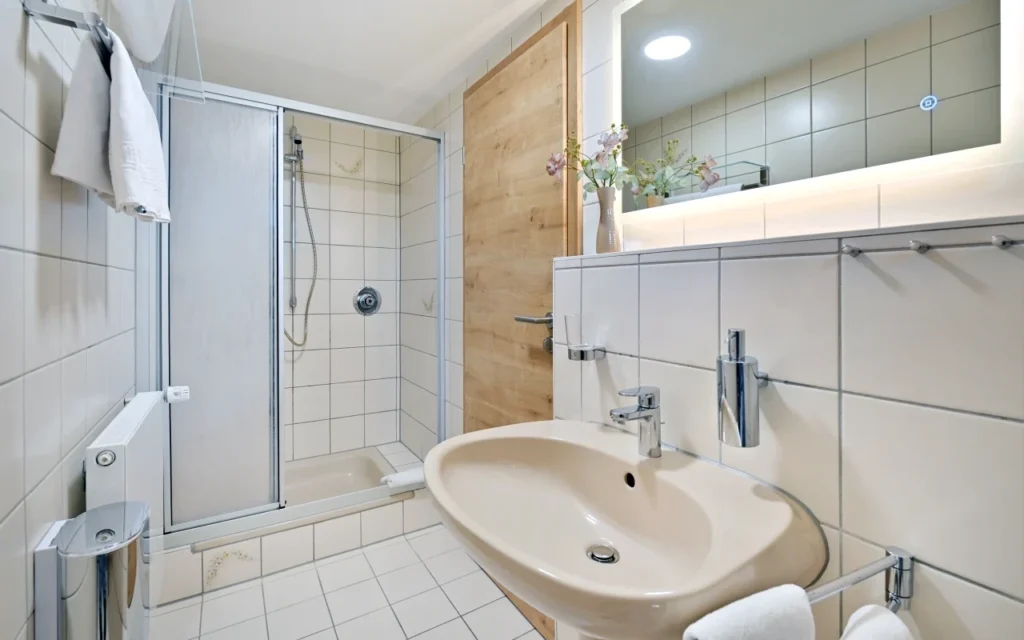 landhausingeborg_fewo_grossenalle_bad
